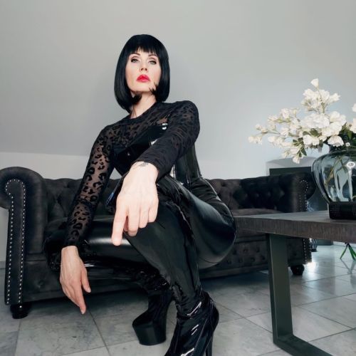 Galeriebild 10 von Mistress Helen Bates